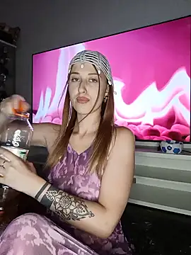 Susiee_Redd Show in webcam