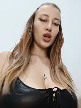 Susiee_Redd Adlı Modelin Canlı XXX Sohbeti