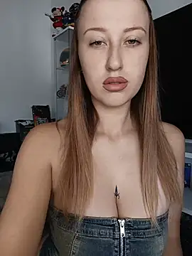 Susiee_Redd Show in webcam