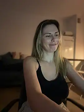 Show modela abbyxluv na web-kameri