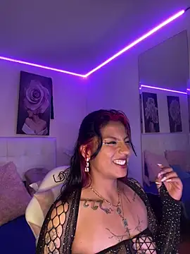 SamathaMayn Webbikameraesitys