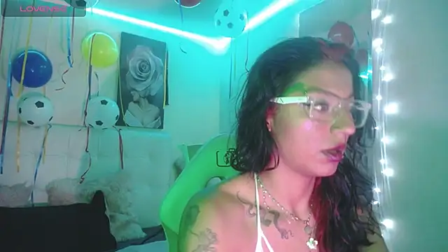 Show modela SamathaMay na web-kameri