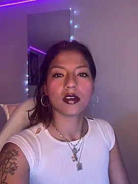 SamathaMayn Webbikameraesitys
