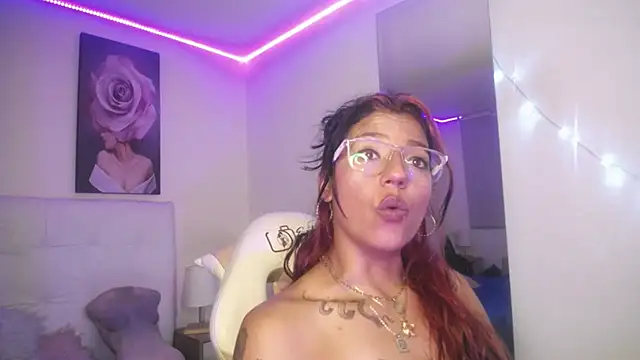 Show modela SamathaMay na web-kameri