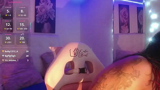 Show modela SamathaMay na web-kameri