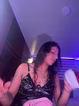 Show modela SamathaMay na web-kameri