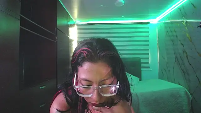 Show modela SamathaMay na web-kameri