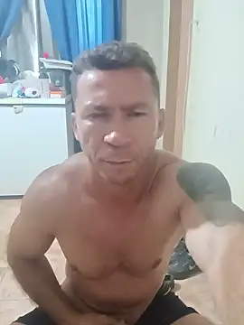 Pokazy przed kamerką – RobertoLuiz84