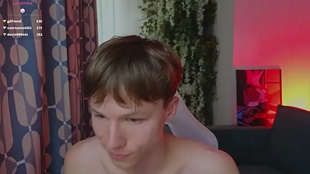 Pokazy przed kamerką – cuMte_boy