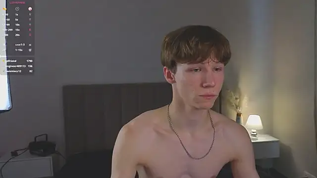 cuMte_boy Show in webcam