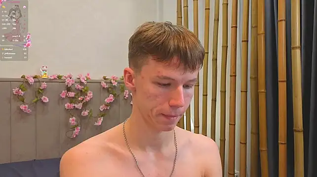 cuMte_boy Show in webcam