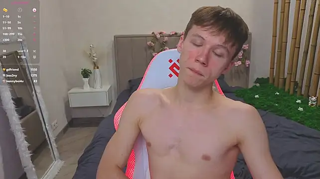 cuMte_boy Show in webcam