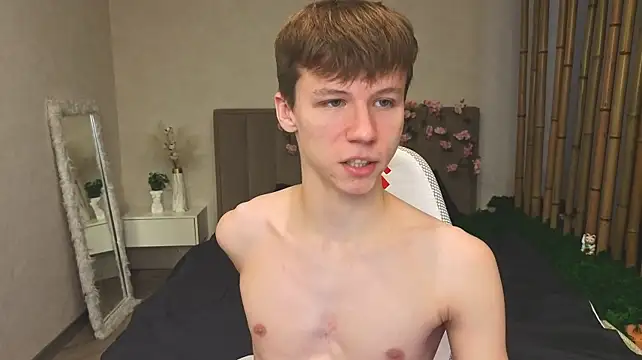 Show modela cuMte_boy na web-kameri