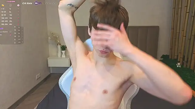 cuMte_boy Show in webcam