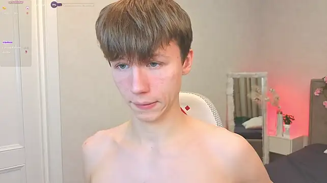 cuMte_boy: διαδικτυακό σόου στην κάμερα