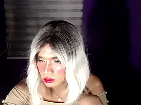 hollyyumilooveのウェブカメラショー