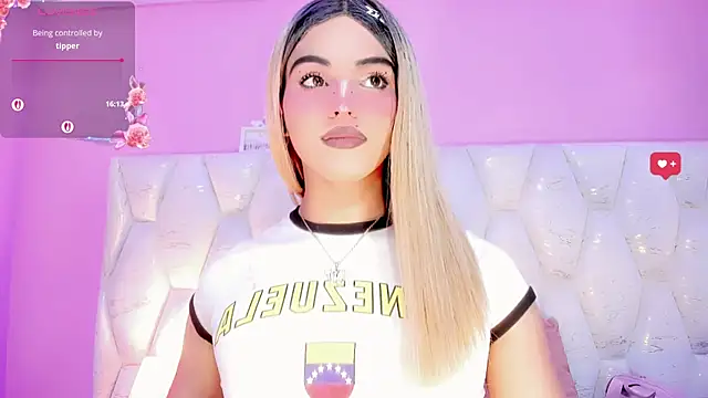Show modela DaleskaSanchez na web-kameri