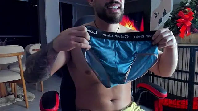 Show modela Valenthino_Salvatore na web-kameri