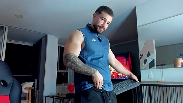 Valenthino_Salvatore's Webcam Show