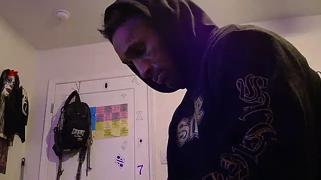 TheRealMrDLlong Show in webcam