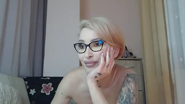 JADAPink___ élő XXX-chatje