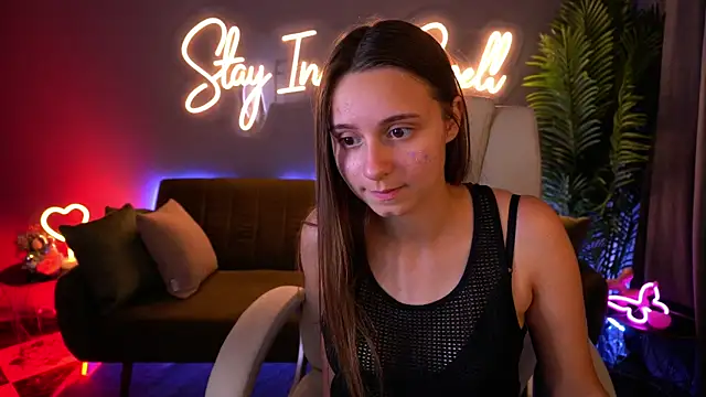 Chat +18 de TinyNatalie ao vivo