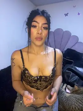 DAKOTA_SAKURA élő XXX-chatje