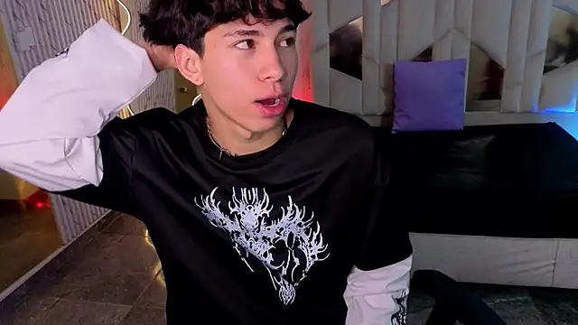 Show modela kaelwolf_tay na web-kameri
