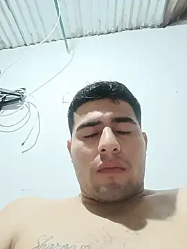 Show modela papi_semental na web-kameri