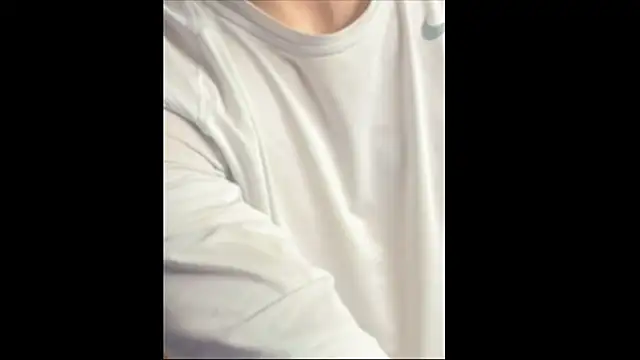 famous1tad: διαδικτυακό σόου στην κάμερα