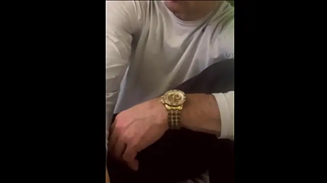 Pertunjukan Kamera Web famous1tad
