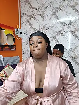 Show modela SexyCurves9 na web-kameri