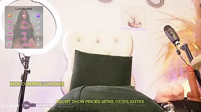 iisabigsquirt Show in webcam