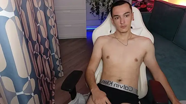MoonlinSkinn's Webcam Show
