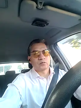 ChrisFloresP Show in webcam