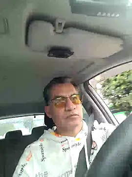 ChrisFloresP Show in webcam