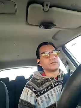 ChrisFloresP Show in webcam