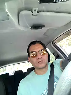 ChrisFloresP Show in webcam