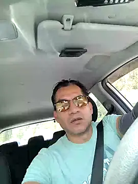 ChrisFloresP Show in webcam