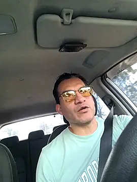 ChrisFloresP Show in webcam