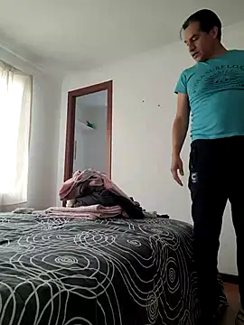 ChrisFloresP Show in webcam