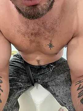 2addictivelyhorny Webcam show