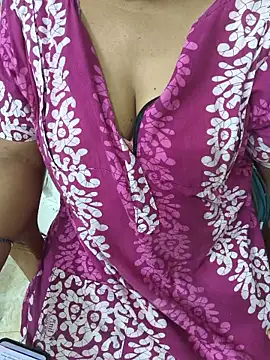 Santhiya5 Show in webcam
