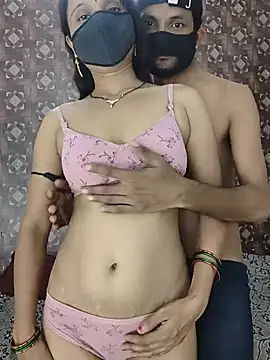 Show modela Sexy_komal02 na web-kameri