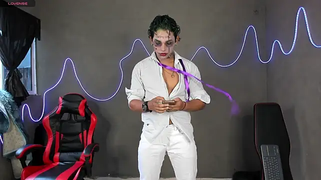 LiamVibes212 Show in webcam