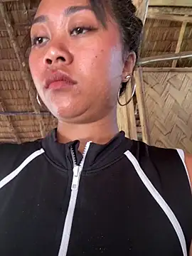 Juliet_official_pro élő XXX-chatje