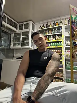 OliverWest04 Show in webcam