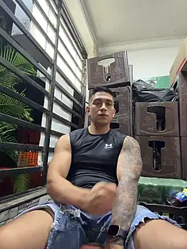 OliverWest04 Show in webcam