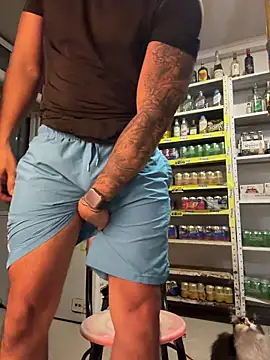 OliverWest04 Webcam-Show