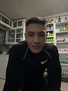 OliverWest04 Show in webcam